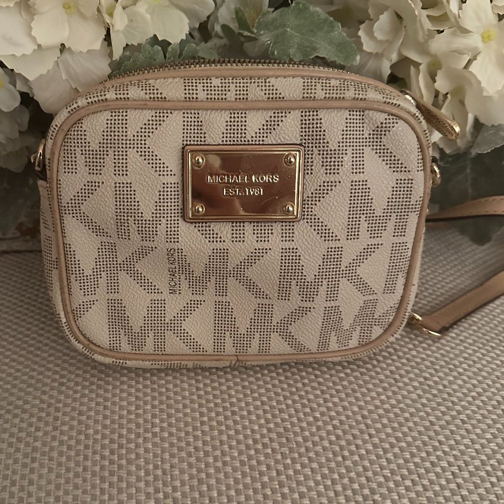 Michael Kors- MK logo small crossbody in natural